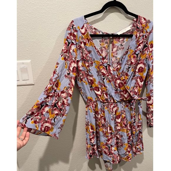 ASTR THE LABEL Blue Floral Side Wrap Romper - Picture 5 of 7